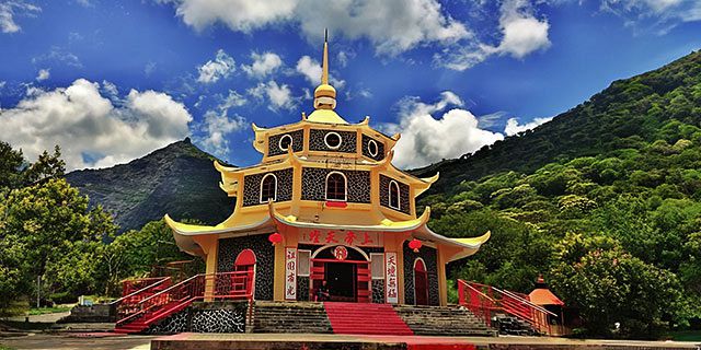 Visit of chinese tien tan pagoda (2)